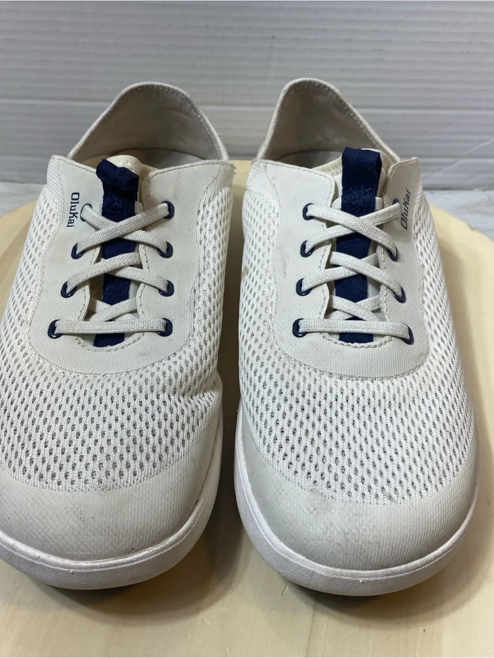 Olukai Moku Pae Men's Size 9.5 White Beige Boat Shoes Mesh Casual Sneakers 10472